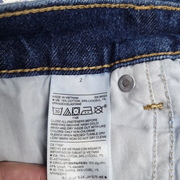 NWT Old Navy Womens Distressed Mid Rise Button Fly Jeans Size 2 Slouchy - Picture 9 of 10